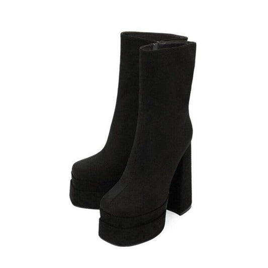 Produktbild von Elegantes Bandage-Maxikleid mit Diamanten – Bodenlang & Quadratkragen in Black, erhältlich bei Hot Fashionista