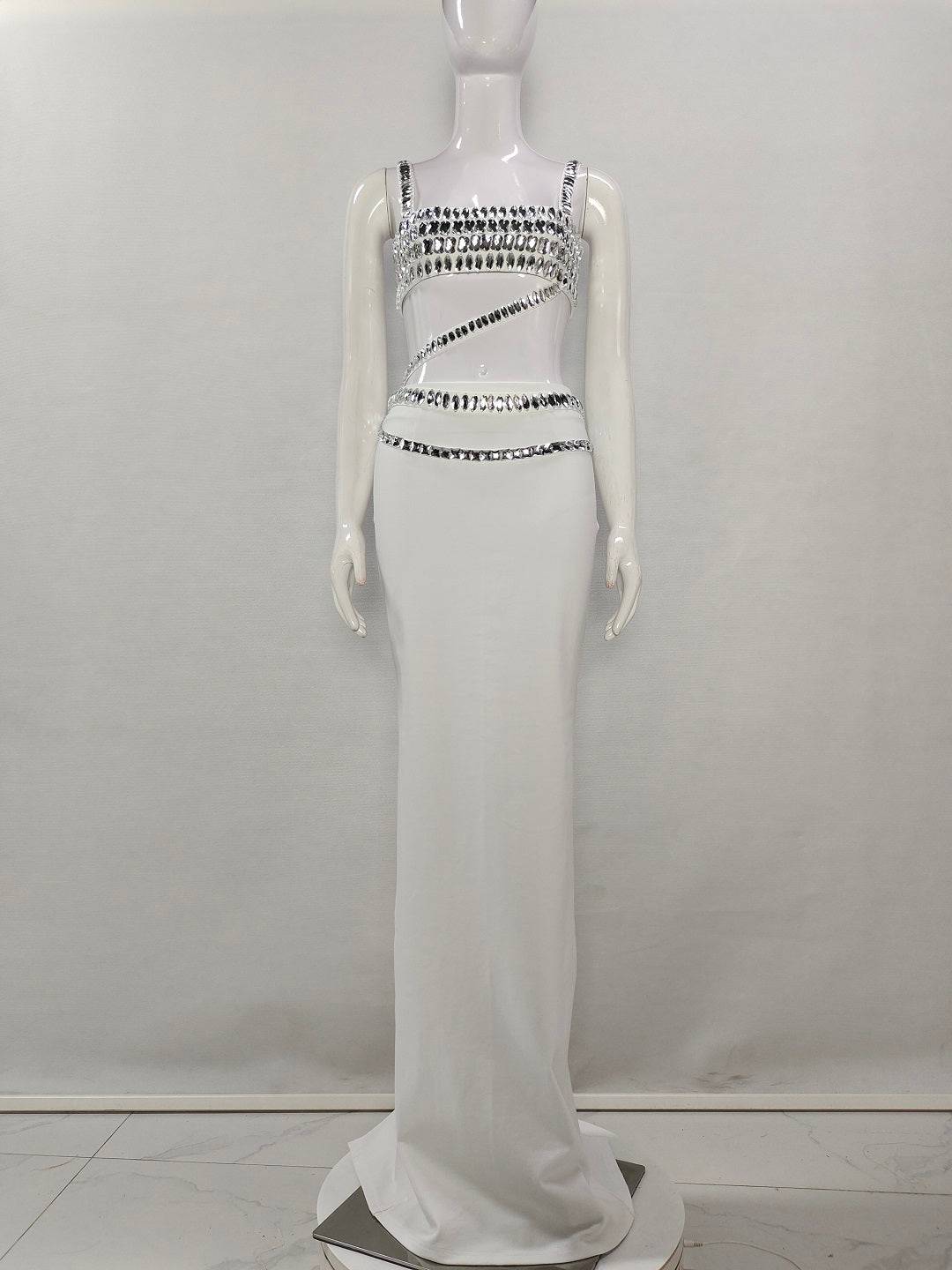 {{ product_title }} – Exklusive Damenmode für besondere Anlässe | HotFashionista.de