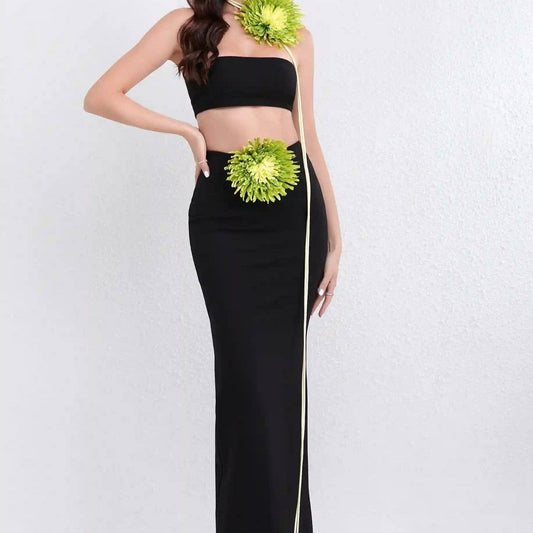 Produktbild von Elegantes Bandage-Maxikleid mit Diamanten – Bodenlang & Quadratkragen in XS, erhältlich bei Hot Fashionista