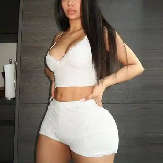 Produktbild von Elegantes Bandage-Maxikleid mit Diamanten – Bodenlang & Quadratkragen in White, erhältlich bei Hot Fashionista