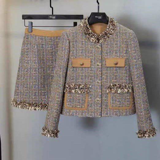 {{ product_title }} – Exklusive Damenmode für besondere Anlässe | HotFashionista.de