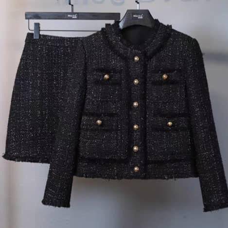 {{ product_title }} – Exklusive Damenmode für besondere Anlässe | HotFashionista.de