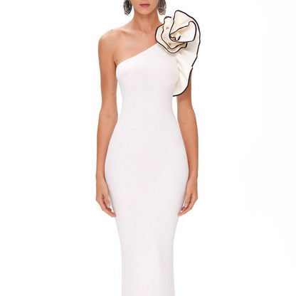 Produktbild von Elegantes Bandage-Maxikleid mit Diamanten – Bodenlang & Quadratkragen in XS, erhältlich bei Hot Fashionista